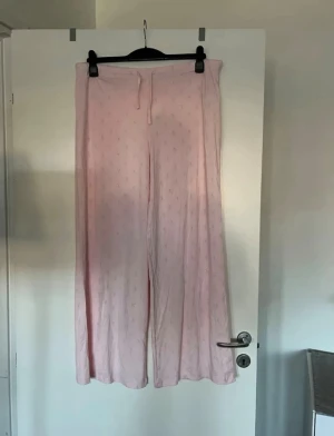 Pyjamasbyxa rosa  - Storlek XL. Aldrig använda. 
