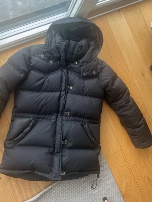 Boomerang jacka  - Original pris =6999/ priset kan diskuteras .Den kan hämtas upp skriv isånnafalll ❤️