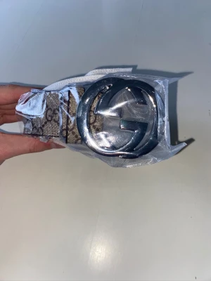 Beige g bälte - Helt nytt, size 110