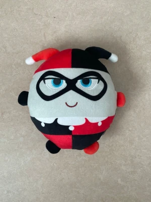 Harley Quinn gosedjur  - Nytt Harley Quinn gosedjur. Mycket fint skick.