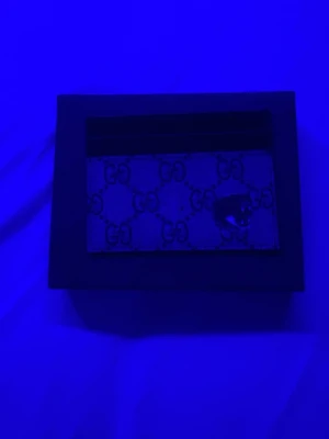 Gucci korthållare med GG-mönster - Snygg korthållare från Gucci i klassiskt GG-mönster. Kortfodralet har flera fack och är tillverkat i canvas med detaljer i läder. Perfekt för dig som vill ha en stilren och lyxig accessoar i fickan.