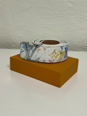 Lv Bälte  - Helt nytt aldrig använd. Storlek 110cm. Snabb frakt, endast bälte.