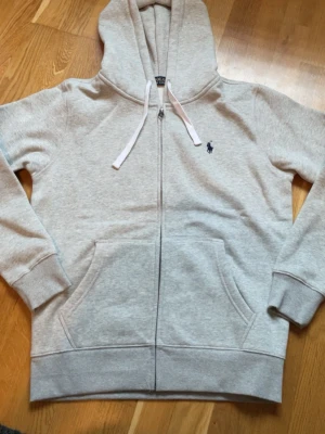 Grey hoodie - Very nice gray zip up hoodie. Suits absolutely anyone and can definitely improve your closet. Fit is very snugg and comfortable. Has been used but is in good condition. 