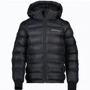 Peak Performance jacka - Snygg vinter jacka från peak performance i storlek S. Jackan har haft ett hål på armen men har sytt igen det så det knappt märks. Har tappat lite hull vid armvecken men det ska gå och lösa genom torktumlaren men de ät inget som man lägger märke till. Priset går att diskutera 