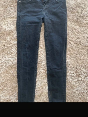J.Lindeberg herrjeans - Blåa herrjeans från J.Lindeberg. jätte bra skick. 