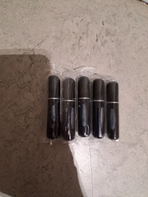 5-pack 5ml sample  - Säljer 5 stycken 5ml samples Helt nya man kan fylla på men egen parfym från under.