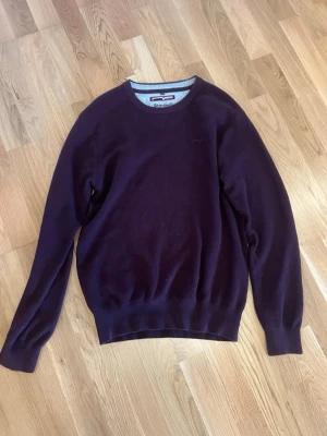 Vinröd tröja - Vinröd tröja 