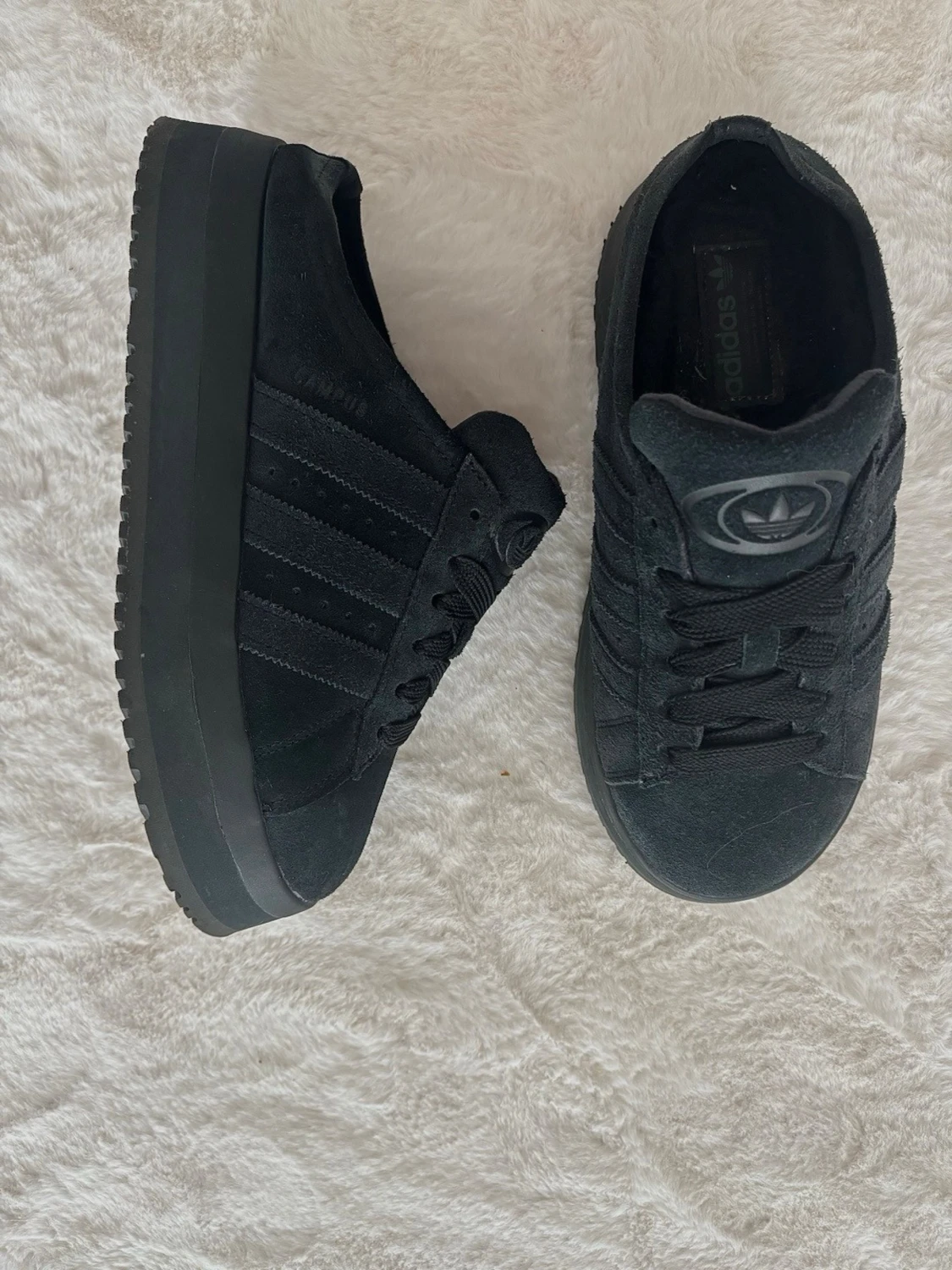 Adidas uggs/ sneakers med platåsula