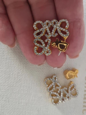 Örhängen  - Mycket fint skick använd bara en gång 