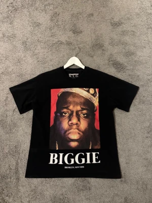 Svart T shirt - Notorius big tshirt storlek S nytt skick