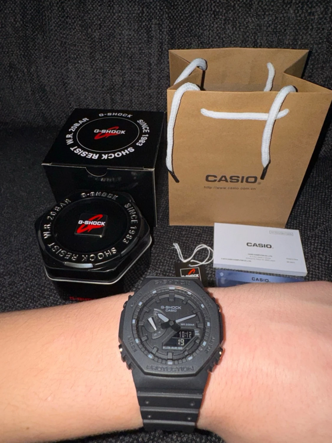 Svart Casio G-Shock klocka