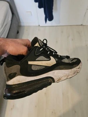 Nike air - Nike Air i använt skick Se bilder för skick Storlek 43 Snabb frakt