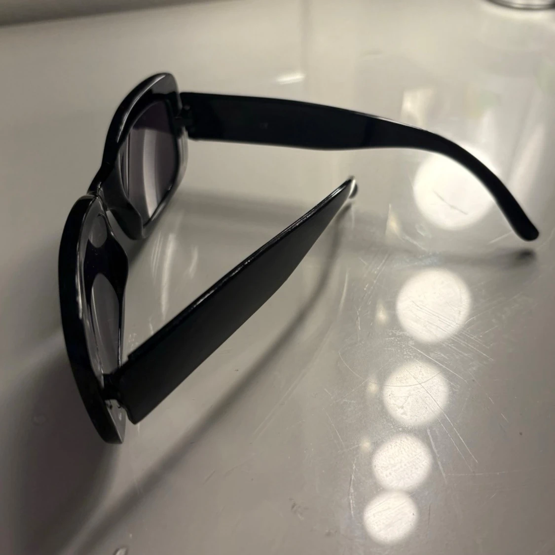 Svarta rektangulära solglasögon - 1