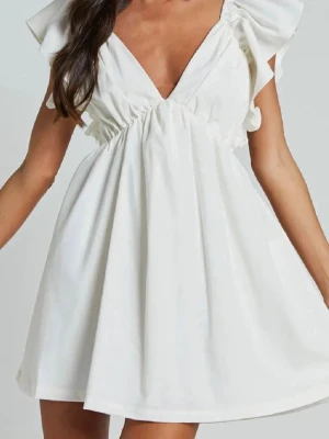 Studentklänning  - Super gullig studentklänning ifrån showpo, original pris: 1000kr. Använd en gång men i fint skick 🫶