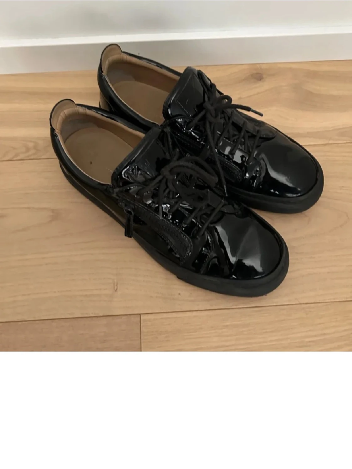 Guiseppe Zanotti  - 2