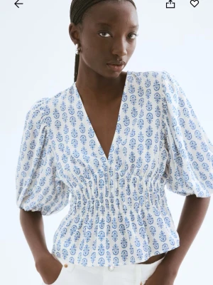 Sommarblus - Eftertraktad blus från h&m som inte säljs längre! 💕 pris går att diskuteras