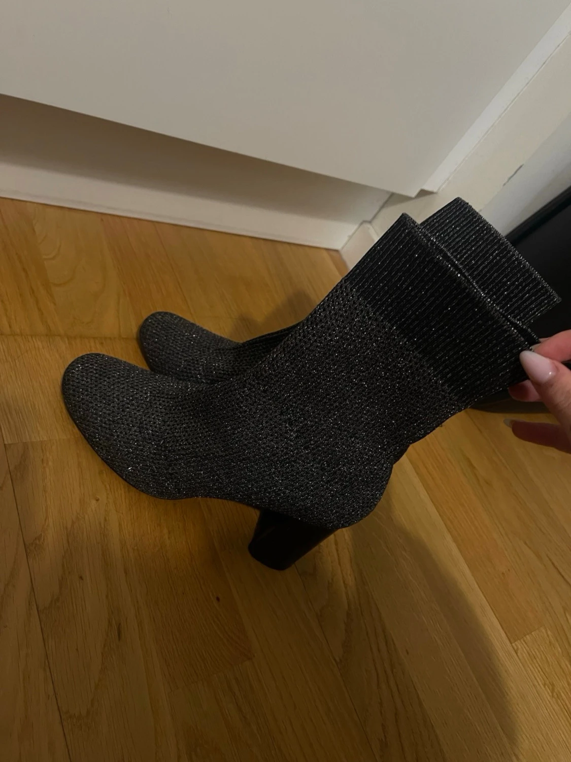 Glittriga svarta sockboots med klack - 4