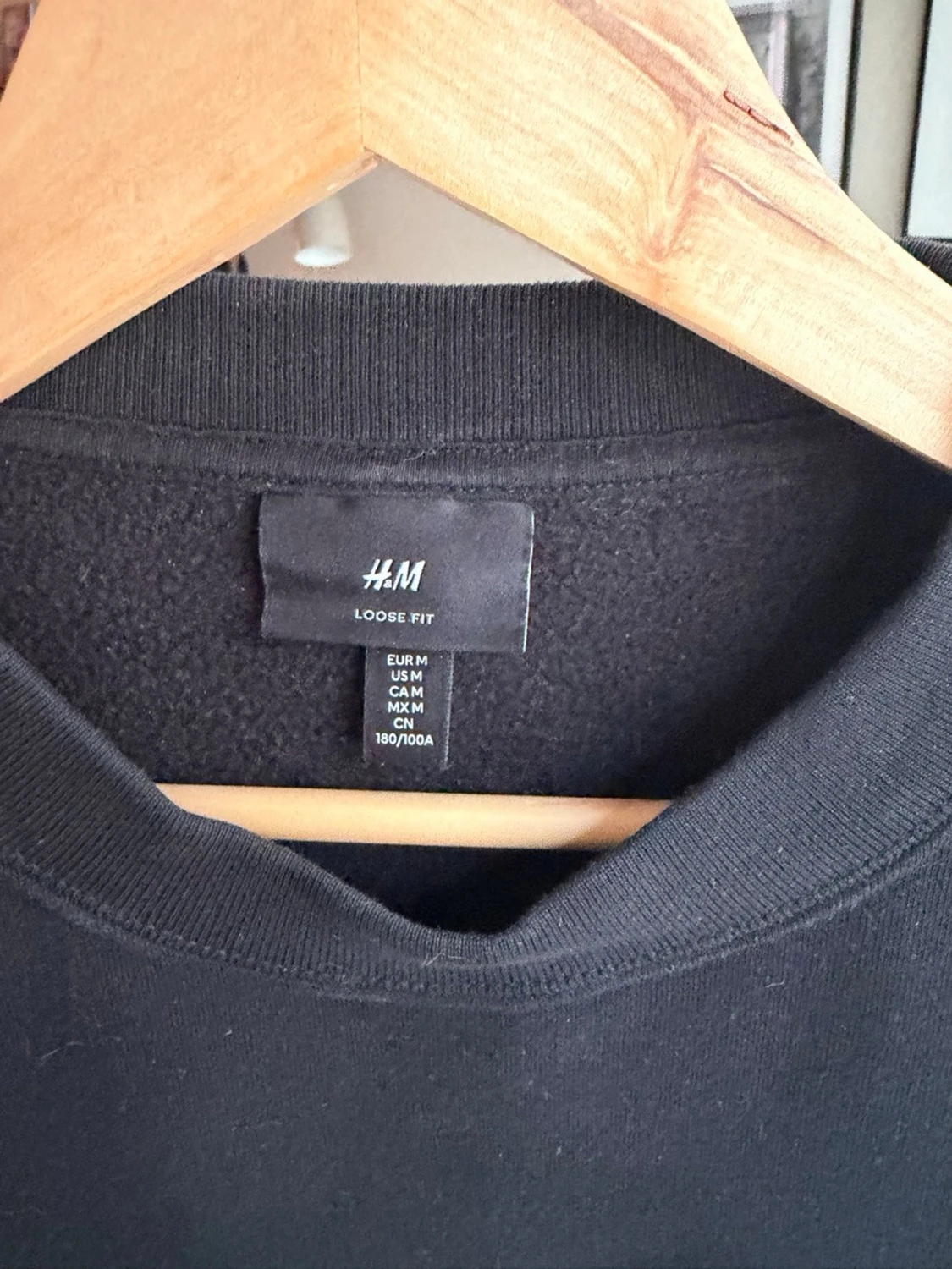 Svart sweatshirt från H&M Loose Fit - 1