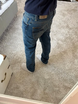 Nudie jeans  - Nudie Jeans Fearless Freddie | skick 9/10 | Storlek 30/34 | Pris - 549kr | Modellen är ca 180cm lång | Hör av dig vid minsta fråga eller fundering!!
