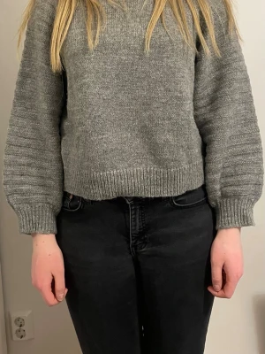 Stickad tröja - Stickad tröja grå strl S från Zara