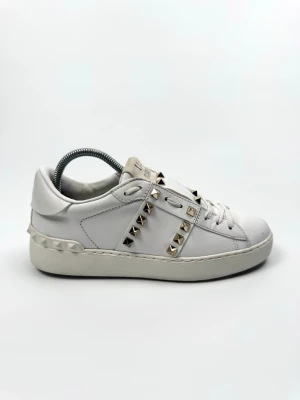 Valentino Rockstud sneakers - Valentino Garavani Rockstud sneakers | Storlek 36,5 |Skick 9/10 | Nypris ca 7700kr | 100% autentiska |