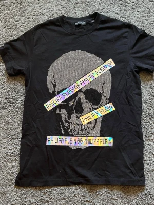 Philipp Plein t-shirt   - Säljer en Philipp Plein i storlek M kom om vid intresse. Priset kan diskuteras 