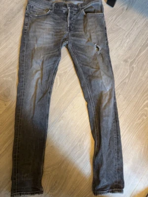 Dondup George jeans - Dondup George jeans storlek w35 men sitter som w32 i vanlig storlek t.ex Replay osv. riktigt snygga och fräscha 