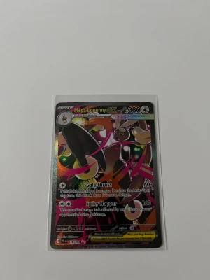 Mega Lopunny EX Pokémonkort - Säljer ett Mega Lopunny GX Pokémonkort. Full art och riktigt bra kvalité, inga vikningar eller repor.