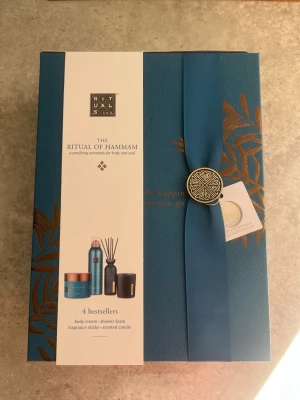 The ritual of hammam  - Säljer denna OANVÄNDA/Ej öppnad ritual of hammam❤️ Innehåller 4 produkter: body cream, shower foam, fragrance sticks och scented candle.
