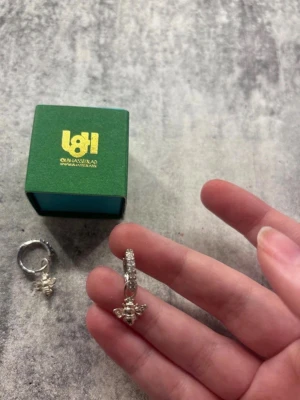 L8hasselblad - Använd en gång men har ej kommit till användning mer.                                                        Nypris ligger på 600kr st så säljer dom för 1/3 del av priset 