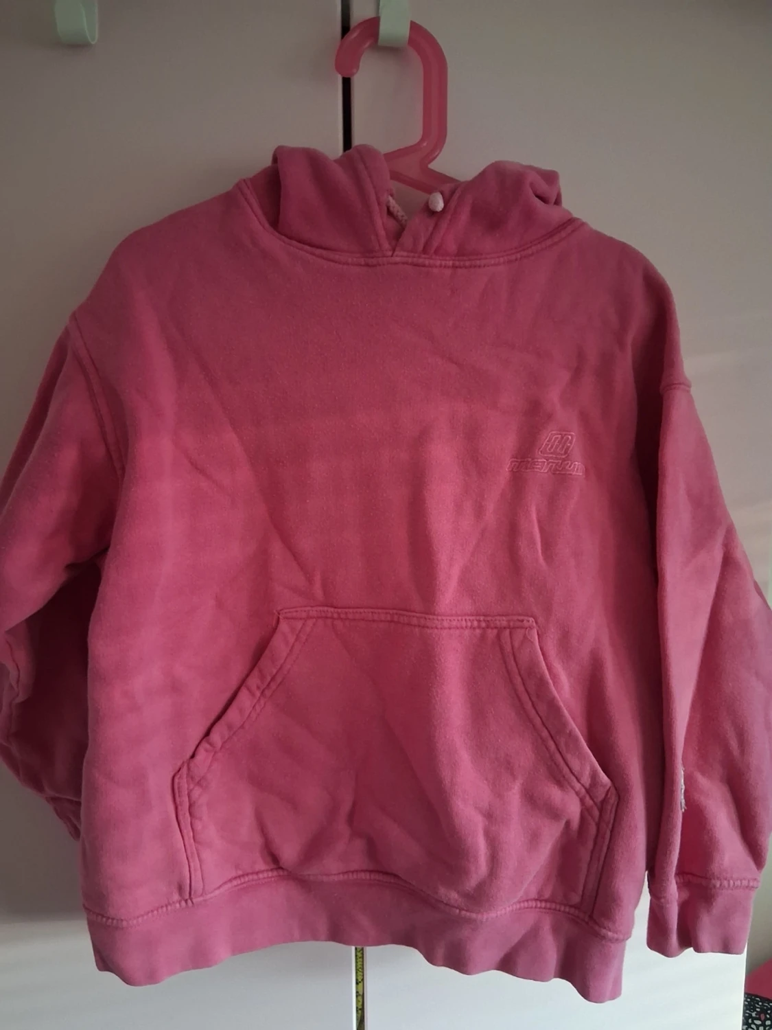 Rosa hoodie med huva och magficka