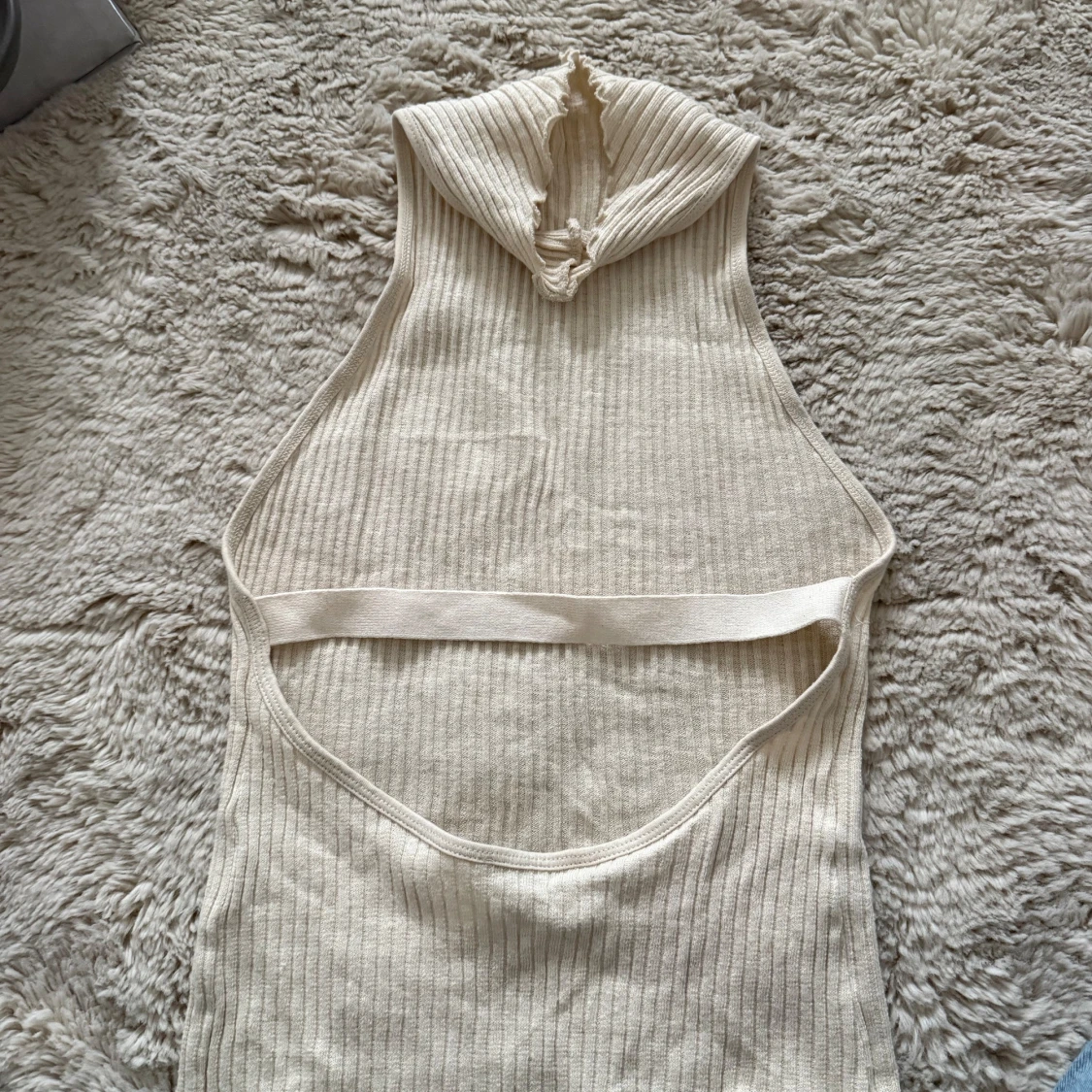 Ribbad halterneck topp i beige - 2