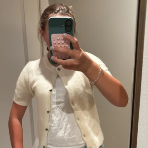 Super gullig stickad tröja 💕🙏🏽 - Gullig tröja från Gina! Älskar den och önskade att jag kunde behålla men den är förliten😔💕