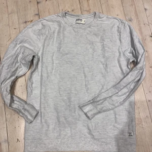 Ljusgrå långärmad tröja från Dobber - Dobbel cardigan