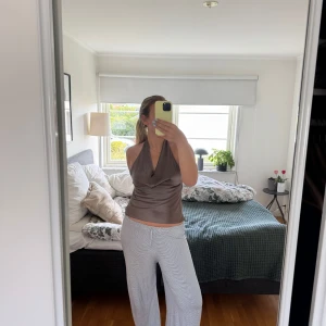 Halterneck topp  - Halterneck topp från Zara!!🤎🤎