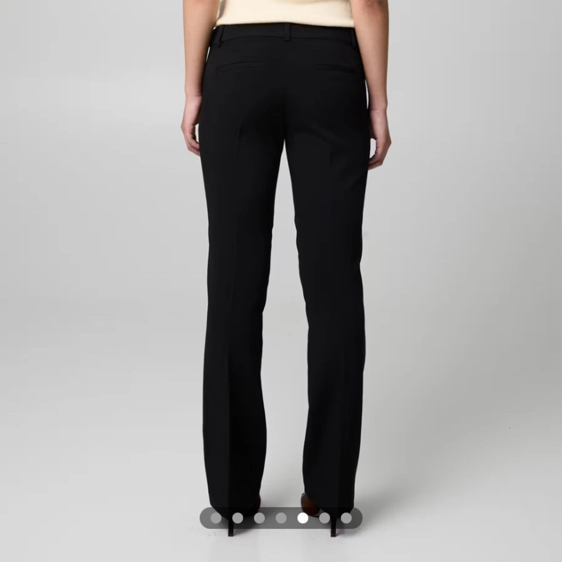 Svarta lågmidjade kostymbyxor  - 1