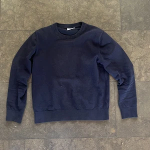 Kashmir tröja - Kashmir tröja från grunt i storlek xs perfekt för dig som gillar en stilren look. Ge gärna prisförslag 