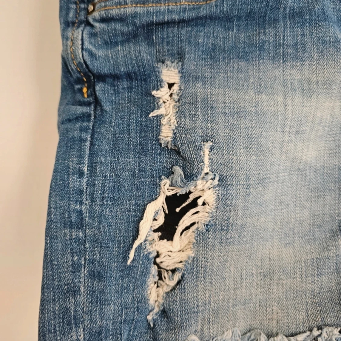 Blå jeansshorts med slitningar H&M - 4