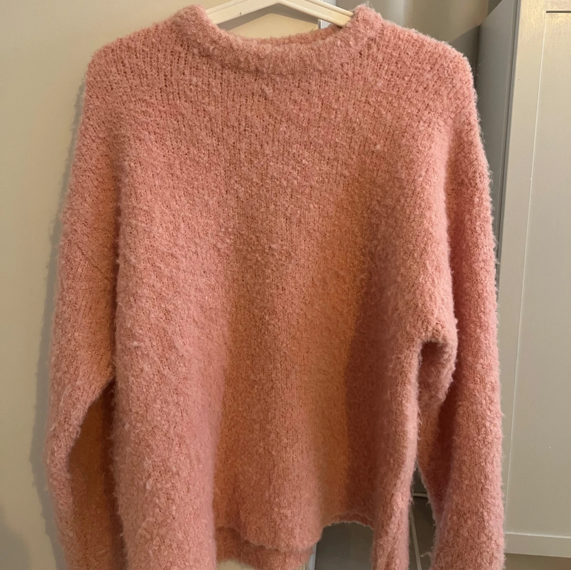 Mysig rosa stickad tröja