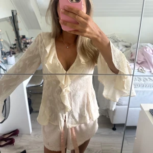 Blus från Zara  - Kommer inte till användning. Säljs inte längre. 