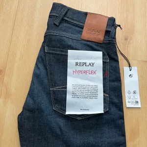 Replay Hyperflex Anbass jeans mörkblå - Reaplay jeans slim fit | Stl 28/30 passar bra på runt 165-170 | Ändast testade och tag/prislapp finns kvar | Nypris runt ~ 1600kr | Hör av dig vid frågor och mer! 😀