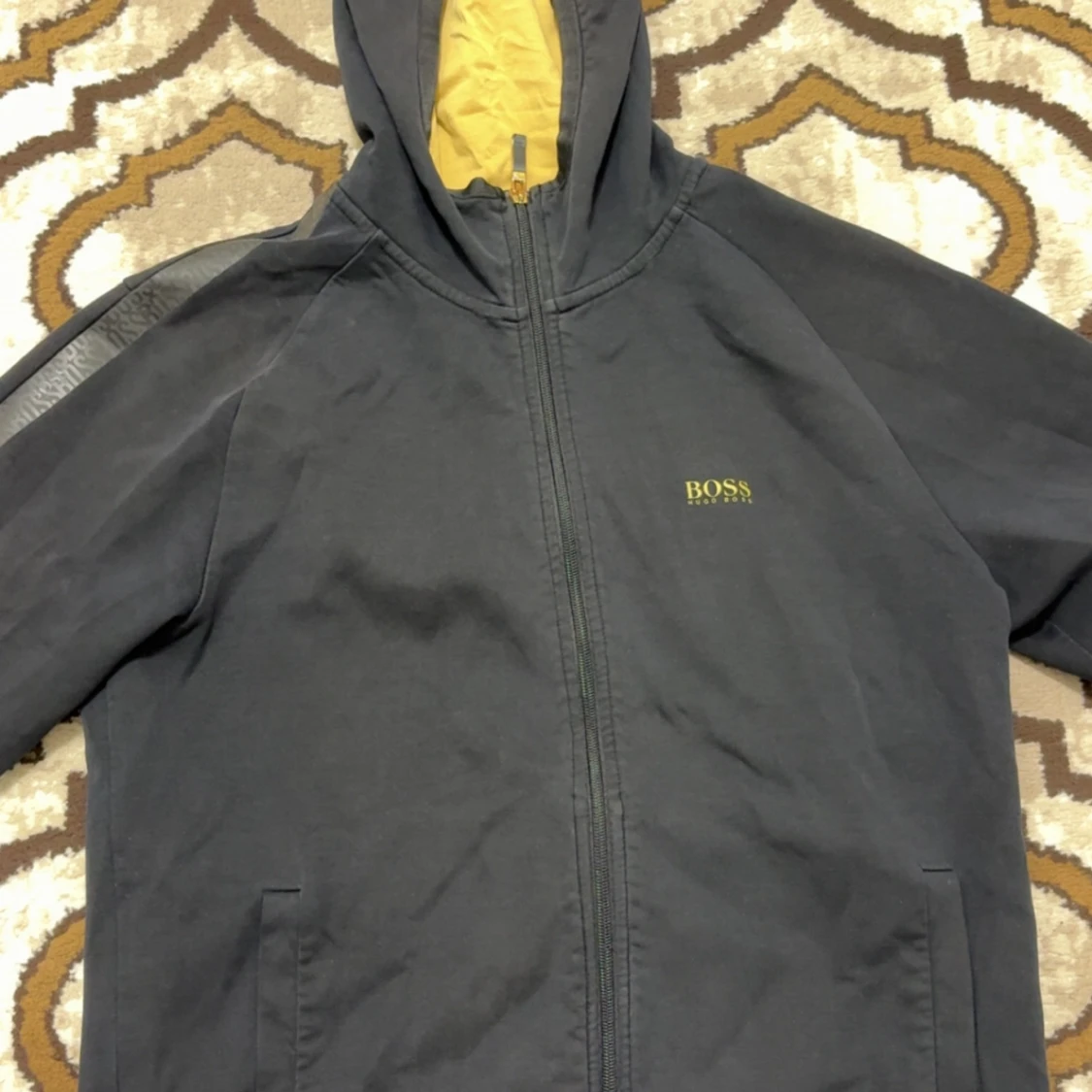 Svart kofta från Hugo Boss