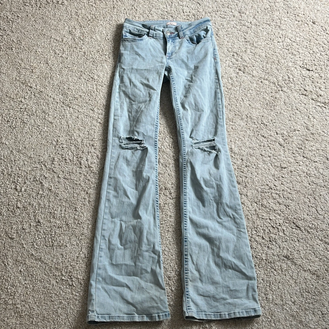 Bootcut jeans i ljus denim från Nelly