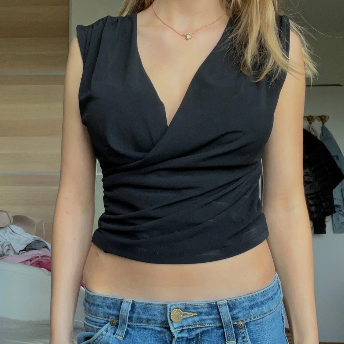 Svart omlott croppad fest topp // Bikbok // Xs/34 - 4