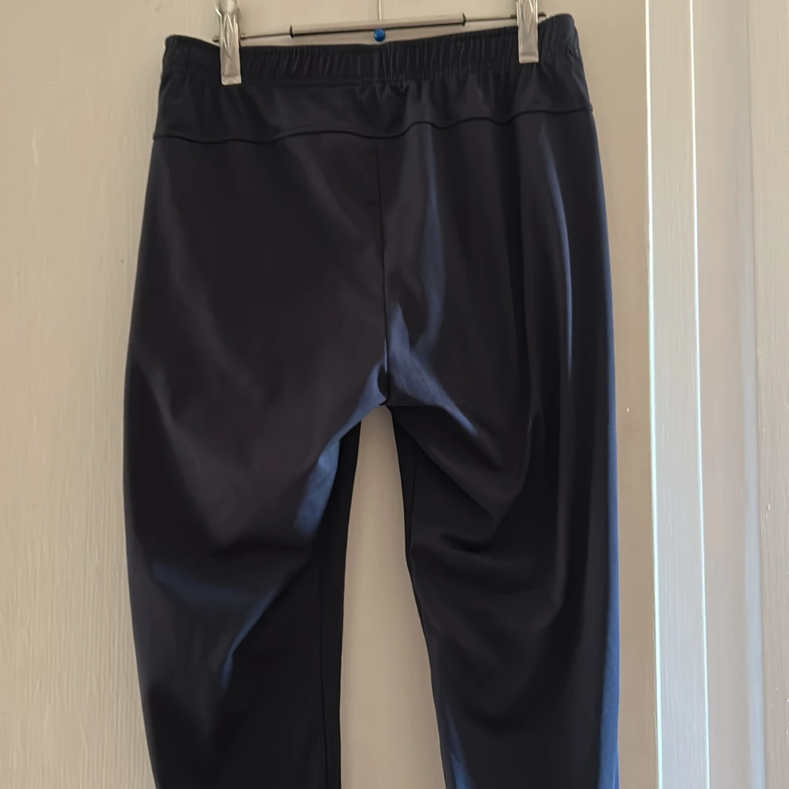 Svarta träningsbyxor med dragkedjor - 3