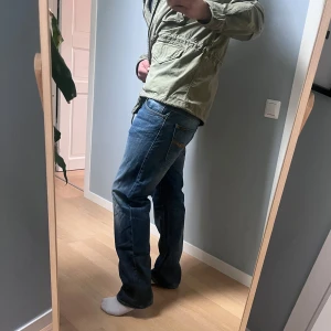 Nudie HankRey - Säljer dessa skit snygga nudie jeans i modellen Hank Rey som inte tillverkas längre, jeansen är i storlek W34/L32, hör av dig vid funderingar!🙌