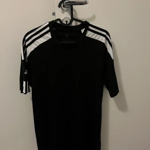 Tränings T-shirt  - Aldrig använd. Skriv för mer info bilder