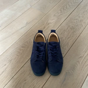 Louboutin  - Säljer nu mina nya Louboutin skor som är i storlek 39 och knappt använda. 