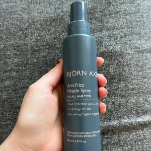 Anti-Frizz Miracle Spray från Björn Axén - En leave in spray som endast är använd en gång. Mycket kvar, så inprincip ny!! Nypris: 145 kr 