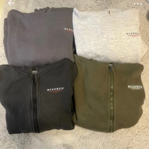 McKenzie hoodies  - Hej, säljer 4 McKenzie hoodies två med dragkedja och 2 utan dragkedja. Skicka till mig vid frågor eller bilder.(: